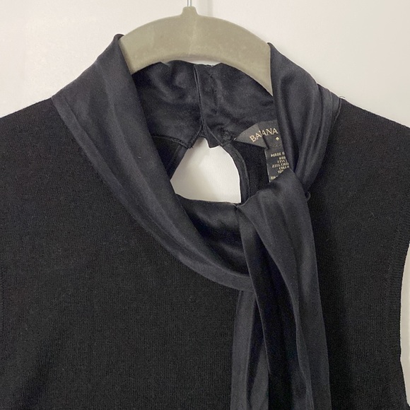 Banana Republic • Silk Cashmere • Tie Neck Sleeveless - Picture 2 of 5